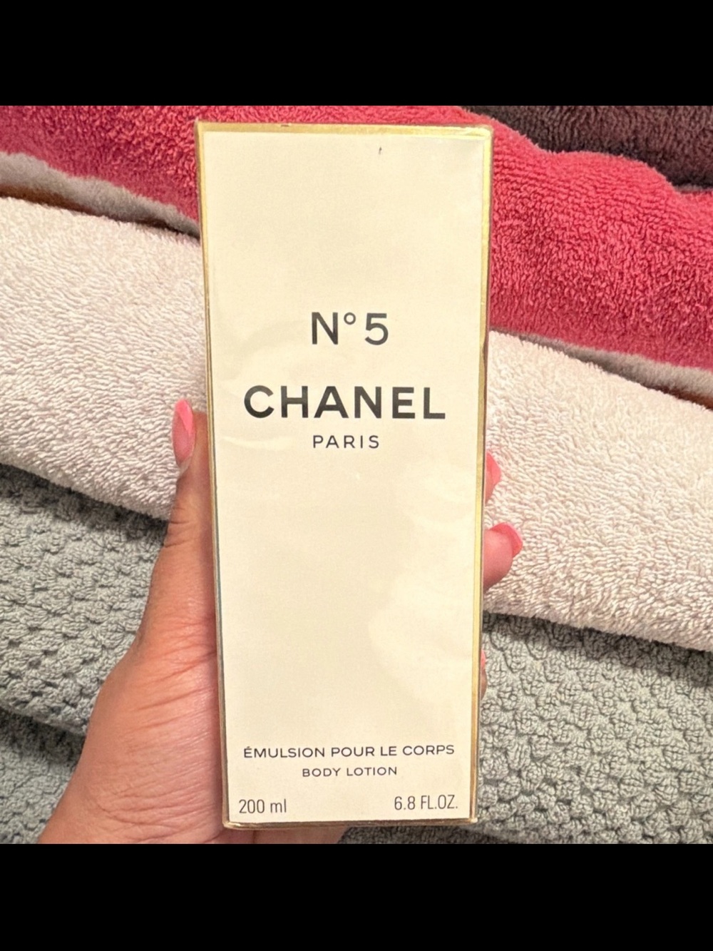 CHANEL N°5 Packaging — Black & Gold Accents